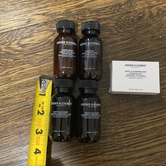 Unopened travel bath set - Picture 2 of 2